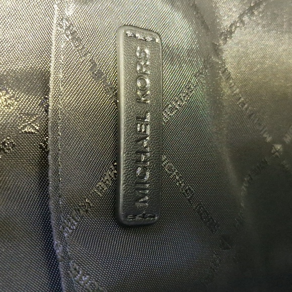 MICHAEL KORS JET SET WRISTLET🥰 - Picture 9 of 12